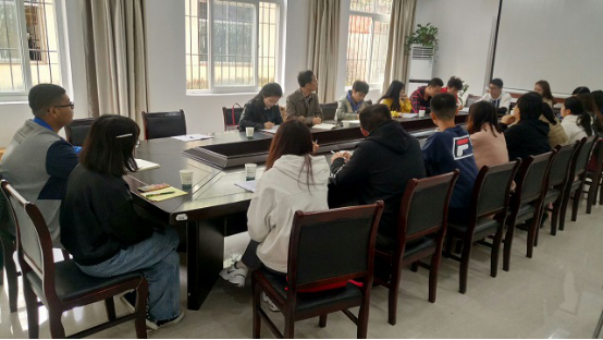 大学英语教学部召开员工座谈会